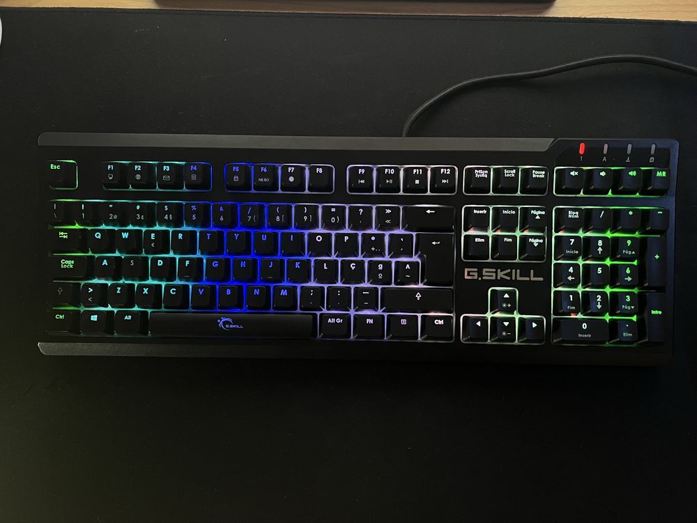 Teclado Mecânico G.SKILL KM570 RGB (Layout PT)