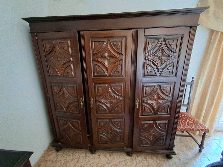 Quarto Casal Madeira Maciça + 2 Mesas de Cabeceira + Móvel + Cama