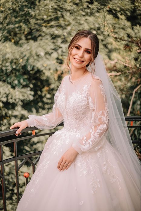 Весільна сукня, плаття пишна, довга, шикарна