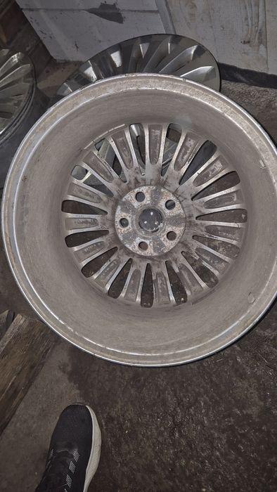 Продаю комплект алюмінієвих дисків оригінал FORD 5 108 17
