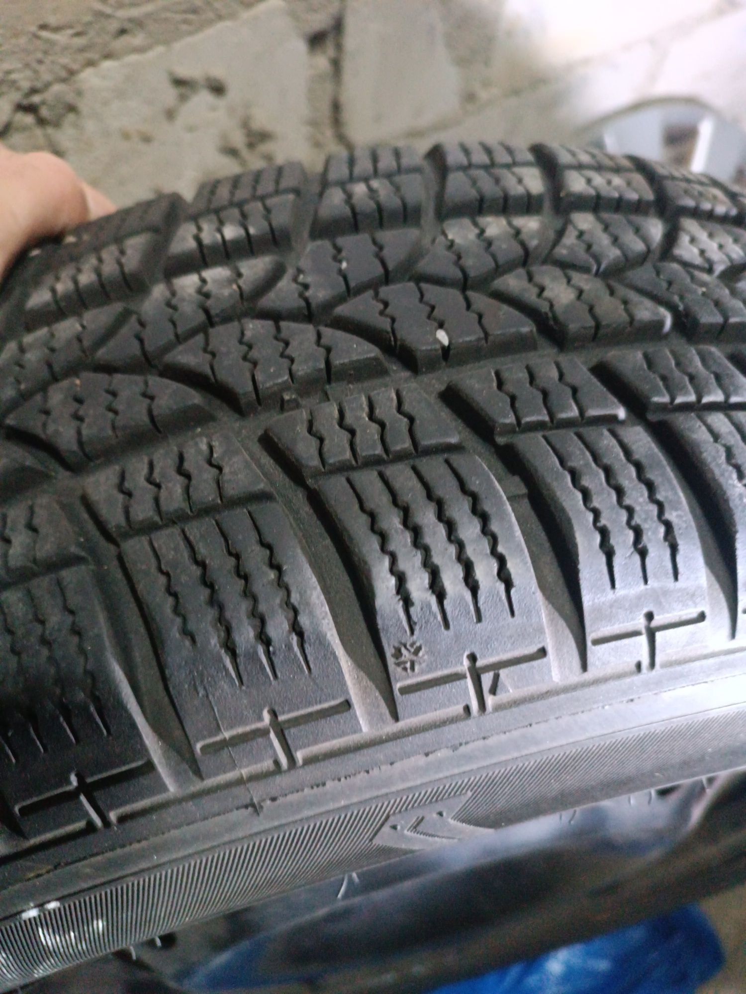 Komplet kół z oponami zimowymi 205/60 r16 kormoran