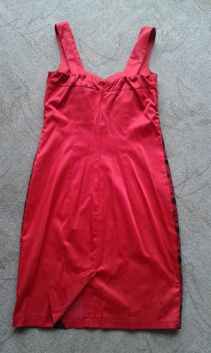 Czerwona sukienka z koronką r. 38
