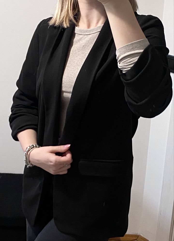 Czarna prosta martnarka elegancka rekaw 3/4 reserved damska żakiet 38