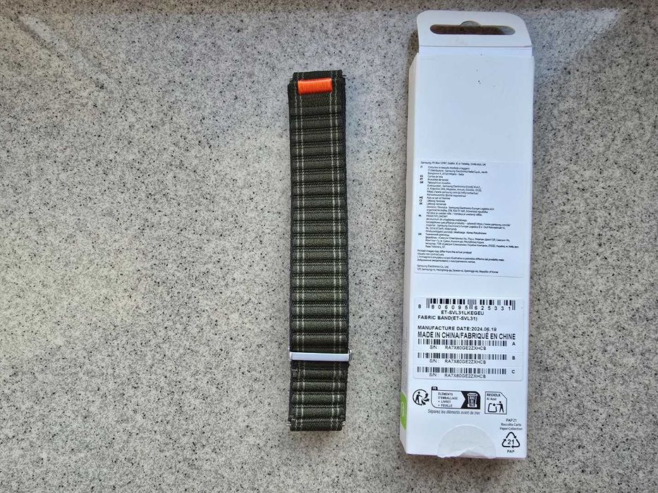 Nowy pasek Samsung Fabric Band One Click, kolor zielony.