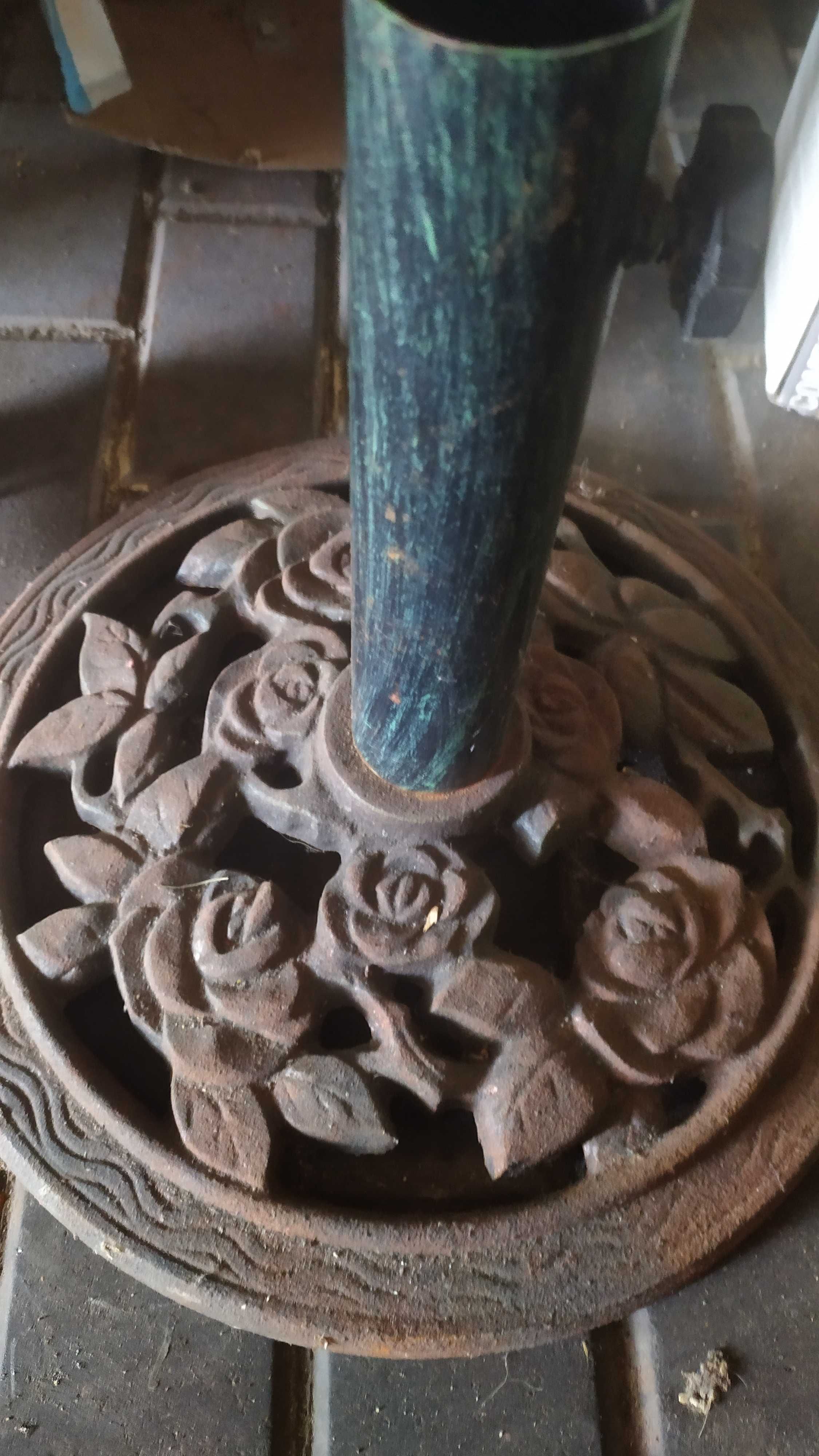 Żeliwny, ciężki stary stojak -podstawka pod parasol, stolik