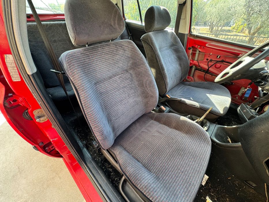 Bancos e quartelas das portas Golf 3 (5 portas)