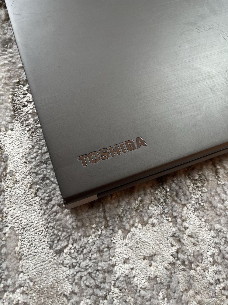 Portátil Toshiba Z40 | i5, 16GB RAM, 128GB SSD | Rápido e Compacto