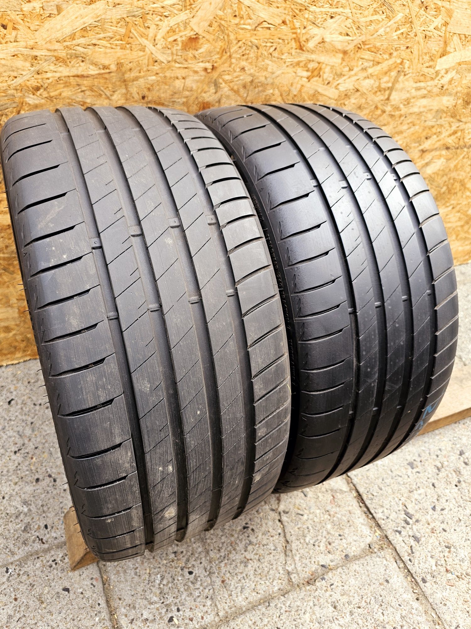 BDB Stan!!  235/35 r19 Bridgestone Potenza S005.  22/23