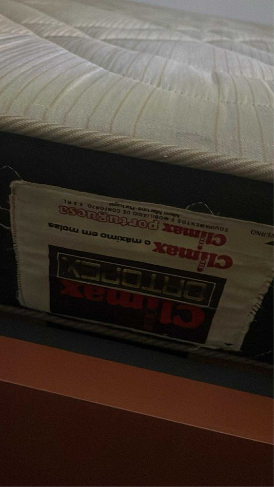 Cama de casal com colchao