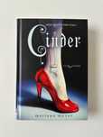Cinder - Marissa Meyer - książka