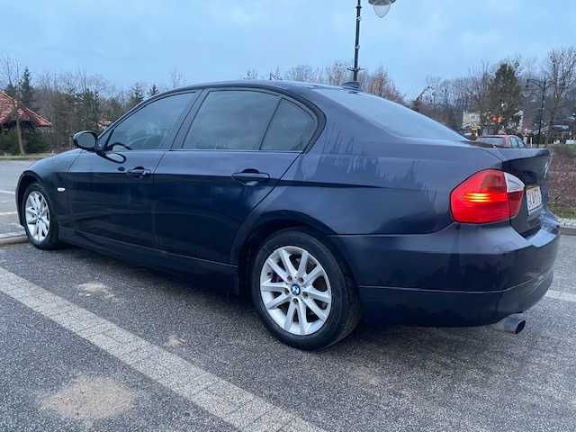 BMW E90 2.0D 163 KM / Xenon / Navi / Alu / Monaco blau