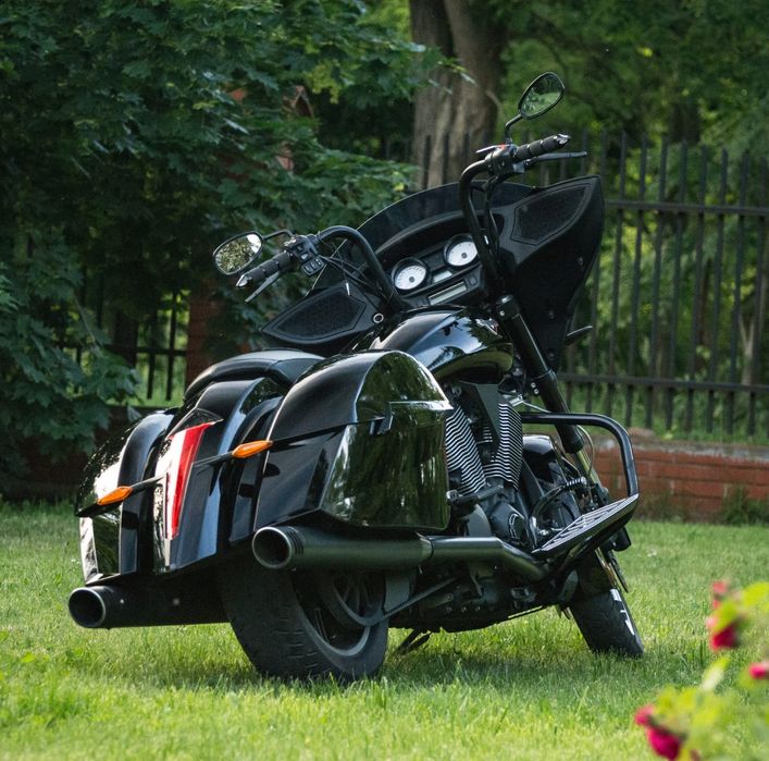 Victory Cross Country 1750 bagger 2014 wersja 8 Ball Arlen Ness Indian
