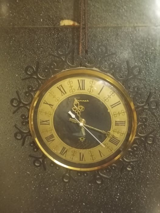 Продам срочно римские часы английский