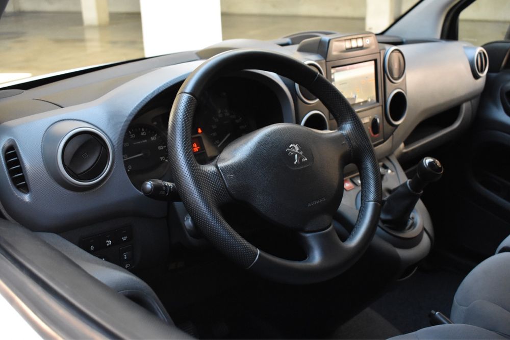 Peugeot Partner 2016 1.6HDI 100 muitos extras