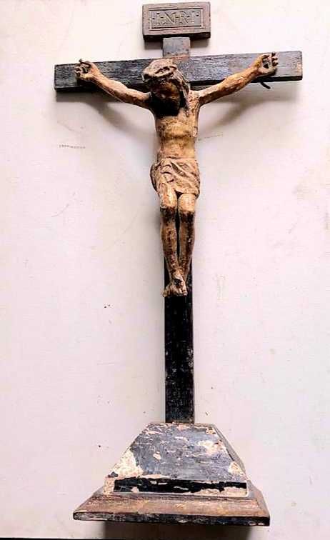 Arte Sacra. Cruxifixo em madeira. Séc. XIX.