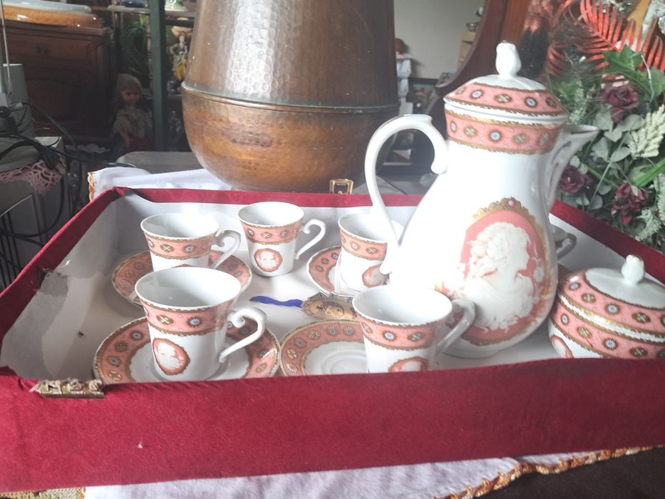 Servico de cafe em limoys