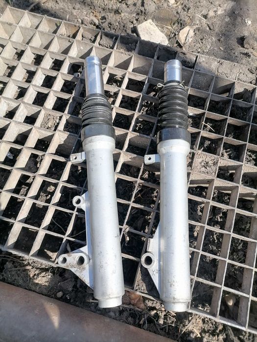 Амортизаторы передние комплект