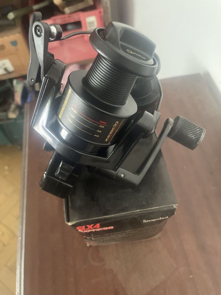 Carreto de pesca marca QUANTUM modelo express SLX4
