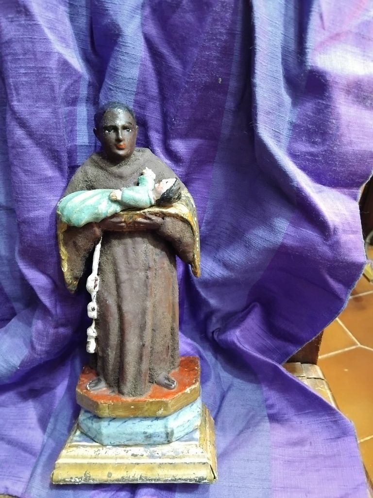 São Benedito em madeira policromada século XVIII