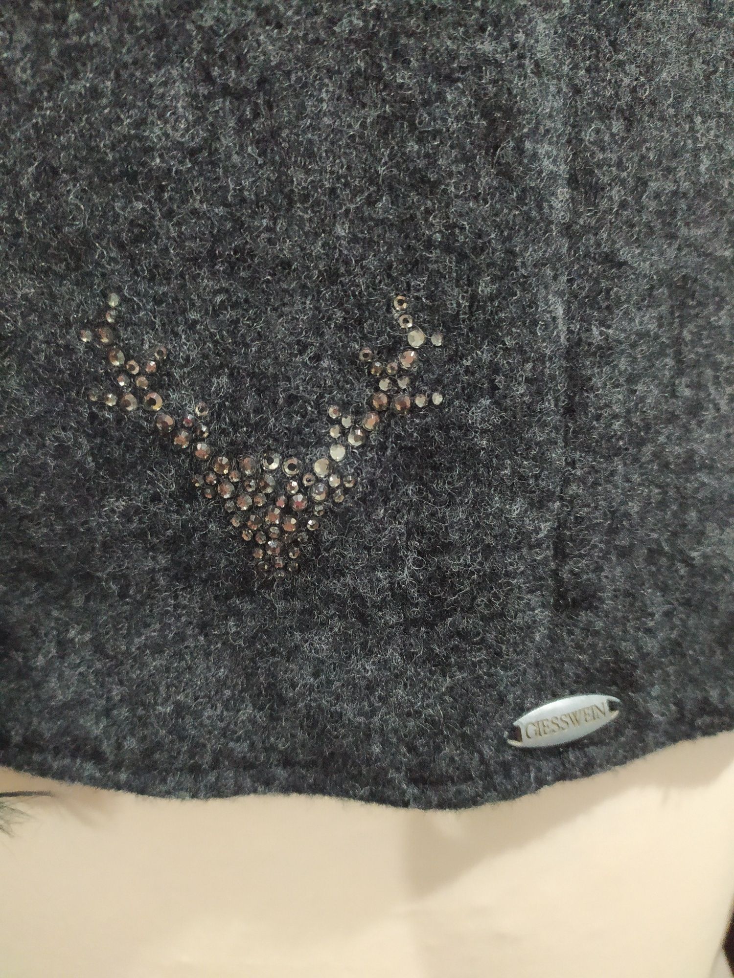 Giesswein wełna dziewicza virgin wool sweterek obszyty futrem