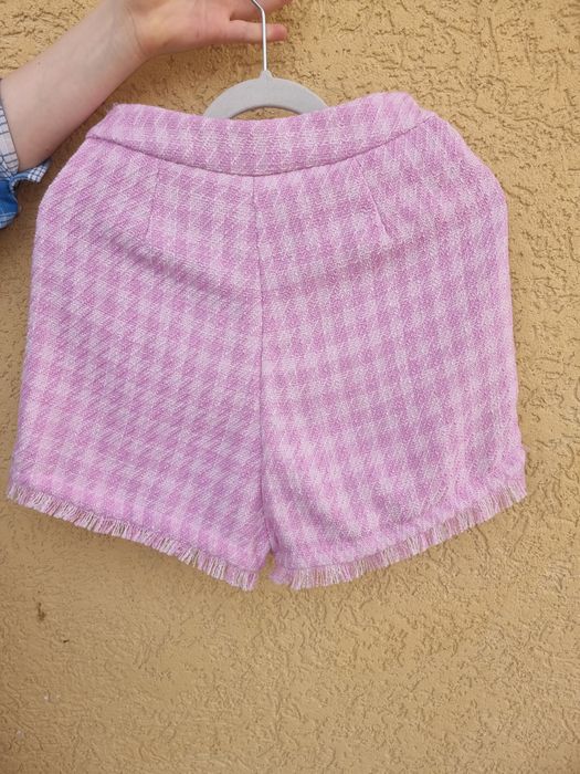 Твідовий жіночий костюм