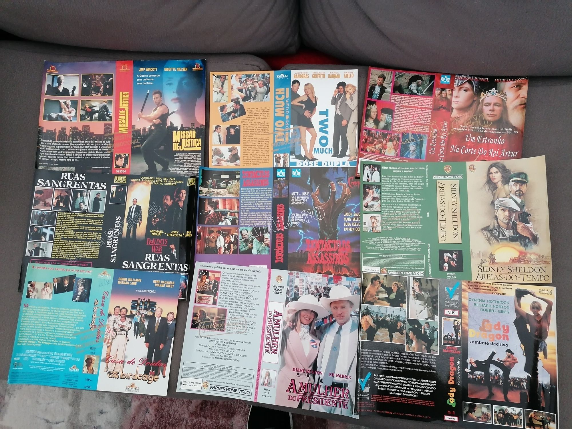 Cerca de 150 capas VHS