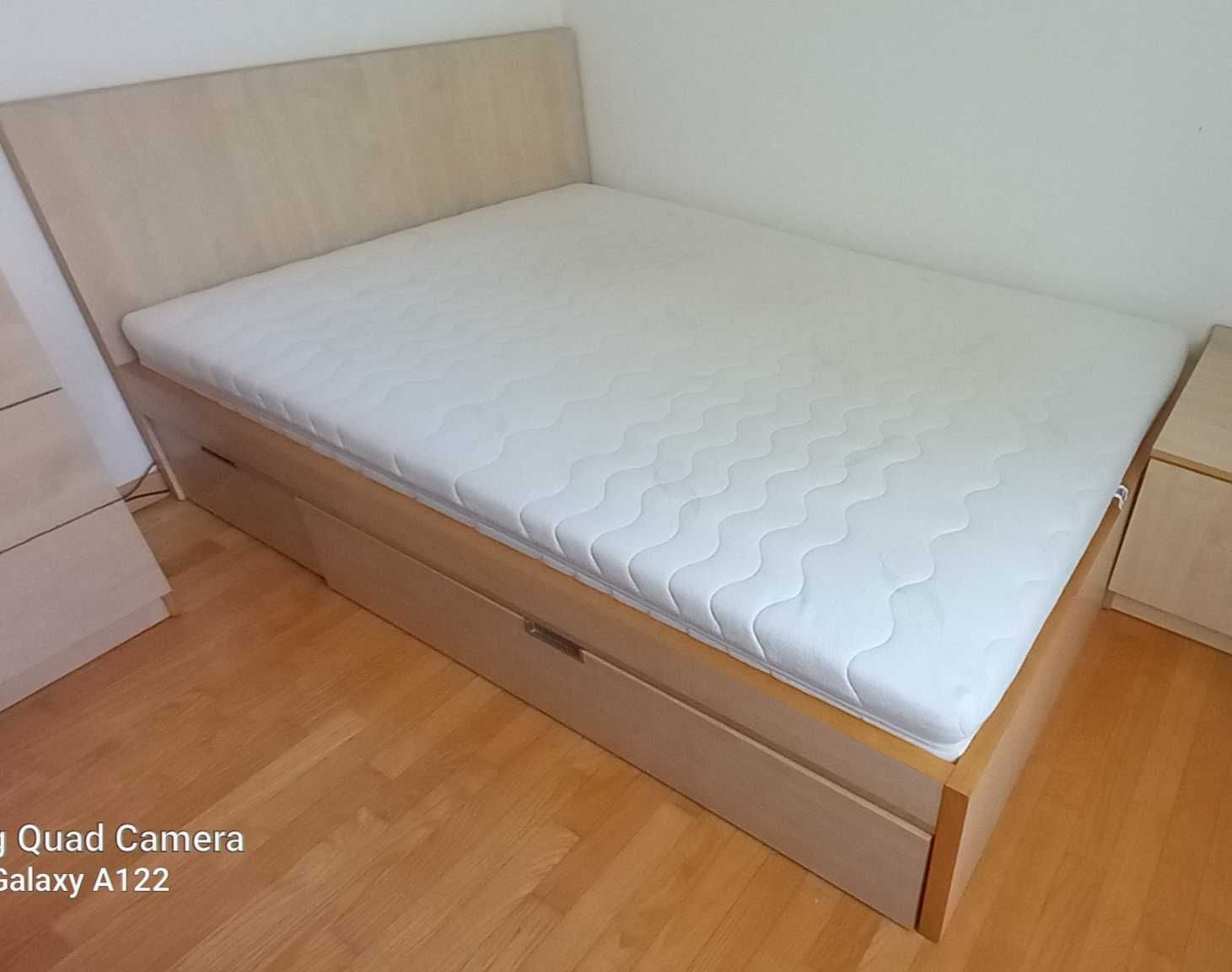 Sprzedam łóżko 140x200 w bardzo dobrym stanie + MATERAC GRATIS