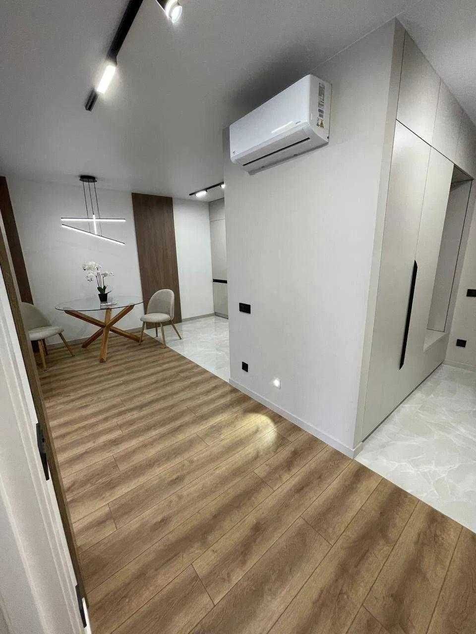 Продаж квартири з дизайнерським ремонтом у Залізничному районі
