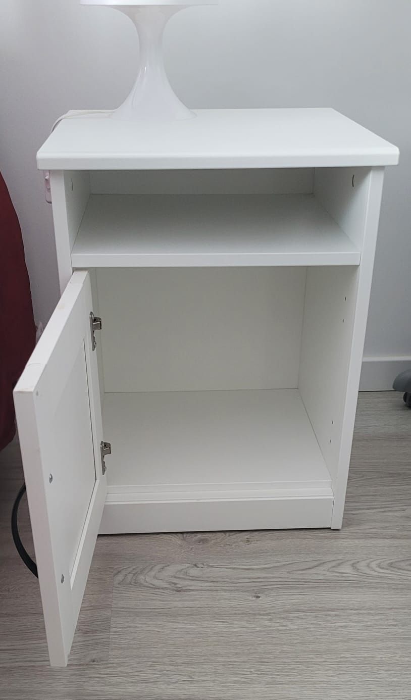Vendo 2 mesas de cabeceira