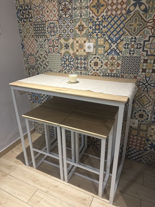 Mesa com 4 cadeiras