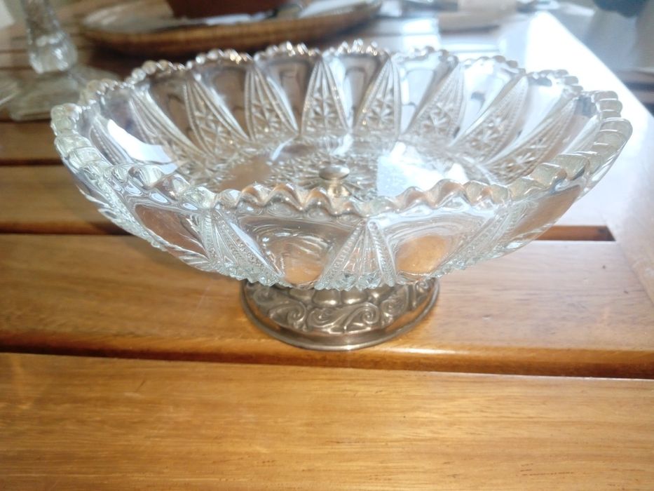 Faiança, porcelana, vidro e cristal antigos