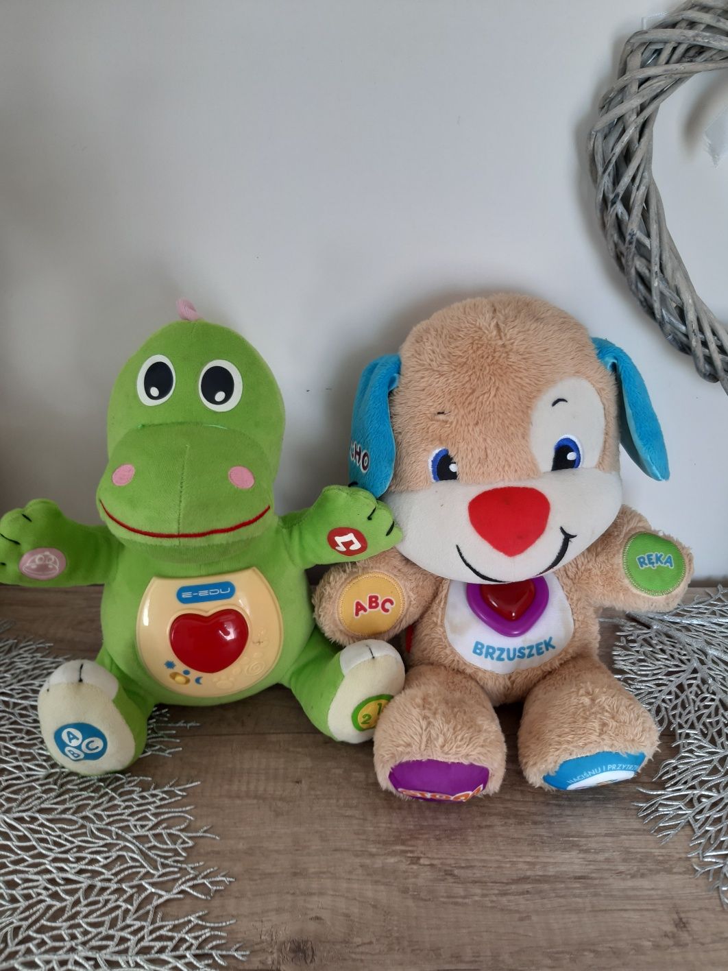 Zabawki interaktywne szczeniaczek uczniaczek i bazyl wesoły dinozaur