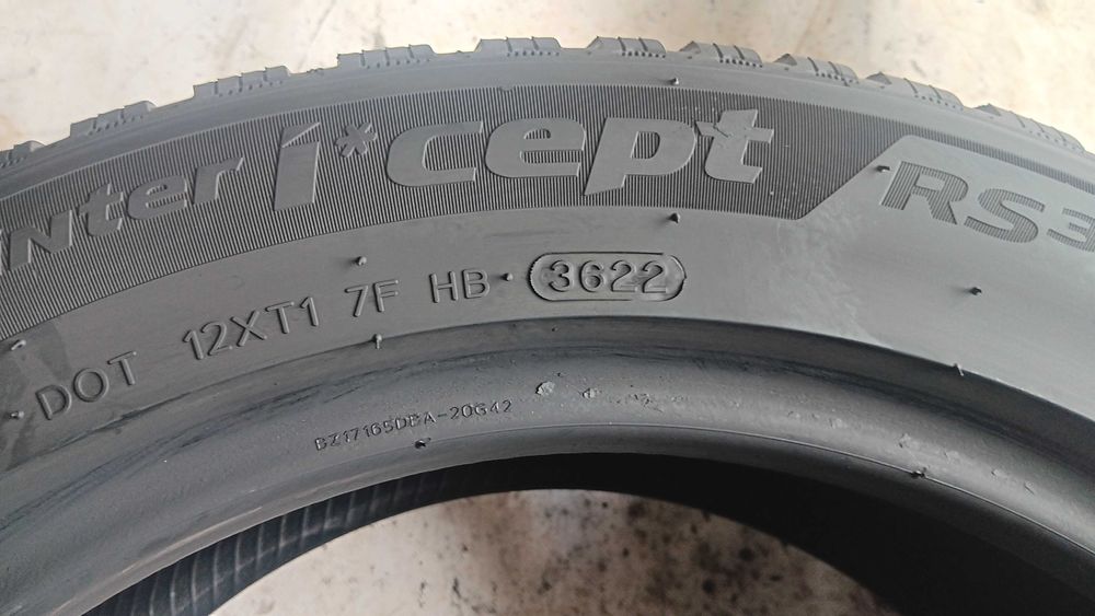 215/55/17 Hankook winter icept