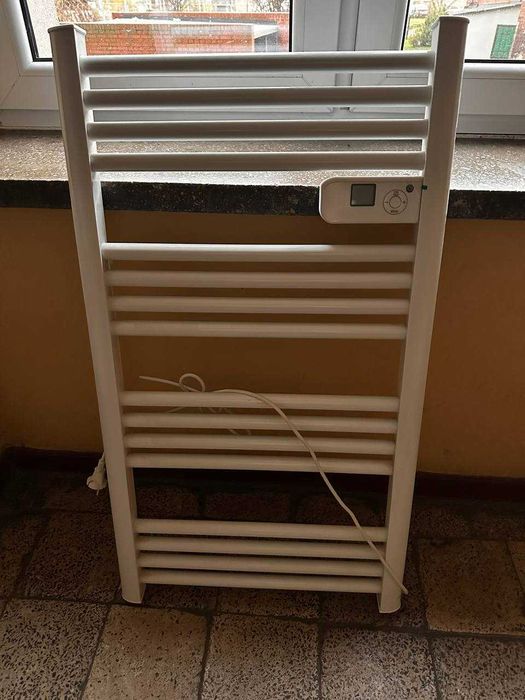 Elektryczny grzejnik łazienkowy / suszarka do ręczników