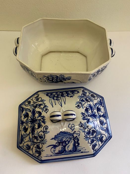 Terrina louça   Viana do Castelo pintada a mão. ALFE cerâmica