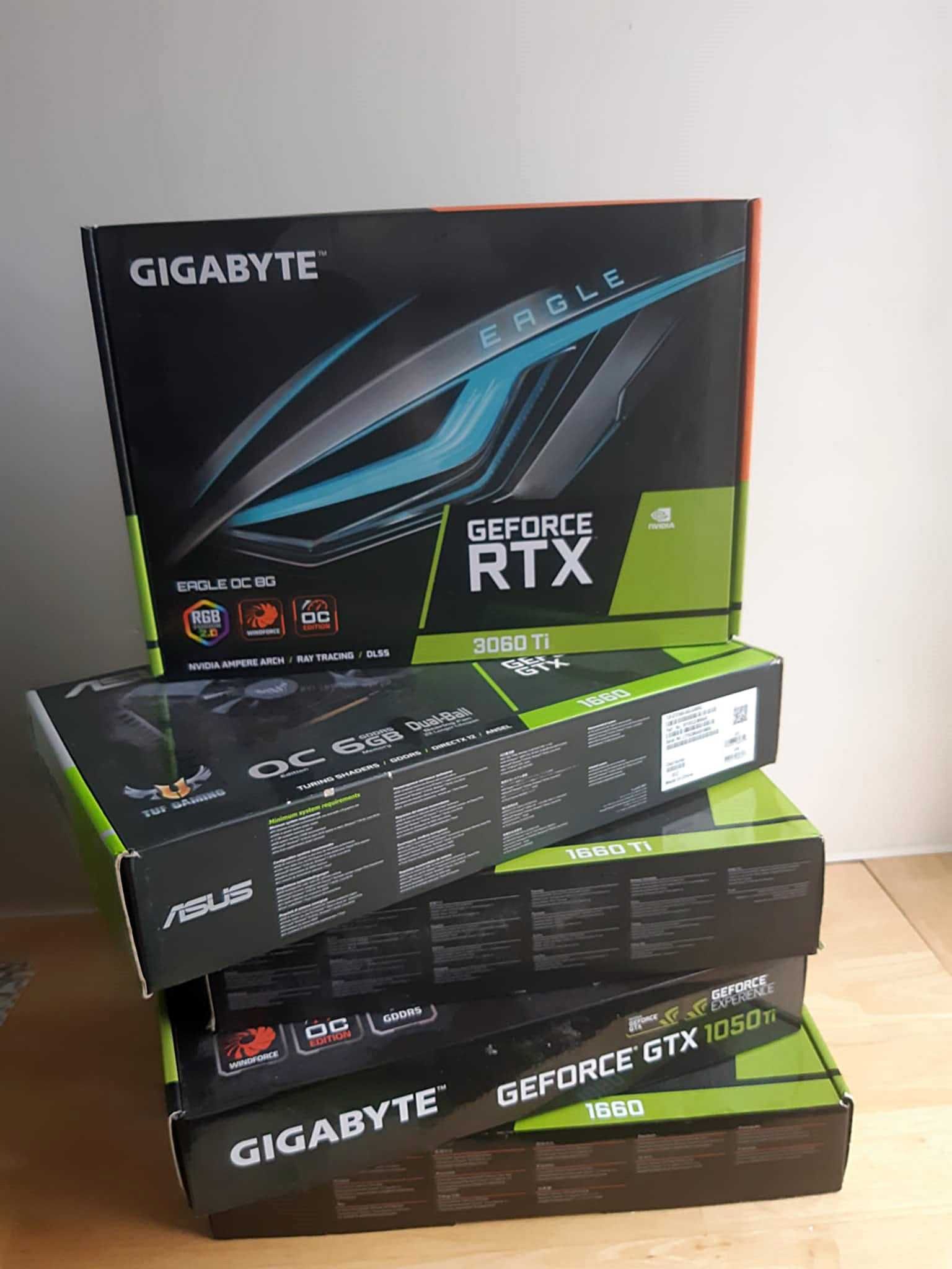 Pudełka po kartach graficznych RTX3xx GTX1xxx
