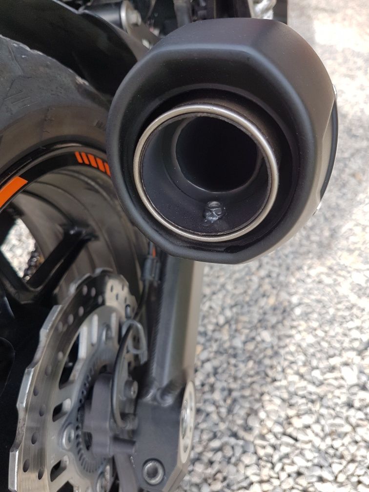 Kawasaki z 1000 sx tłumiki leovince.