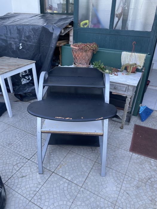 mesa/secretária em bom estado