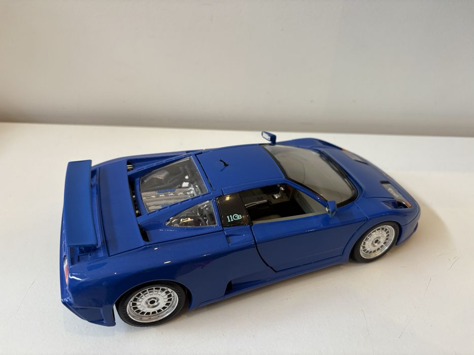 Model Bugatti EB110 1:18 BBurago Burago (maisto welly)