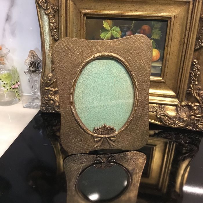 Moldura antiga em latão