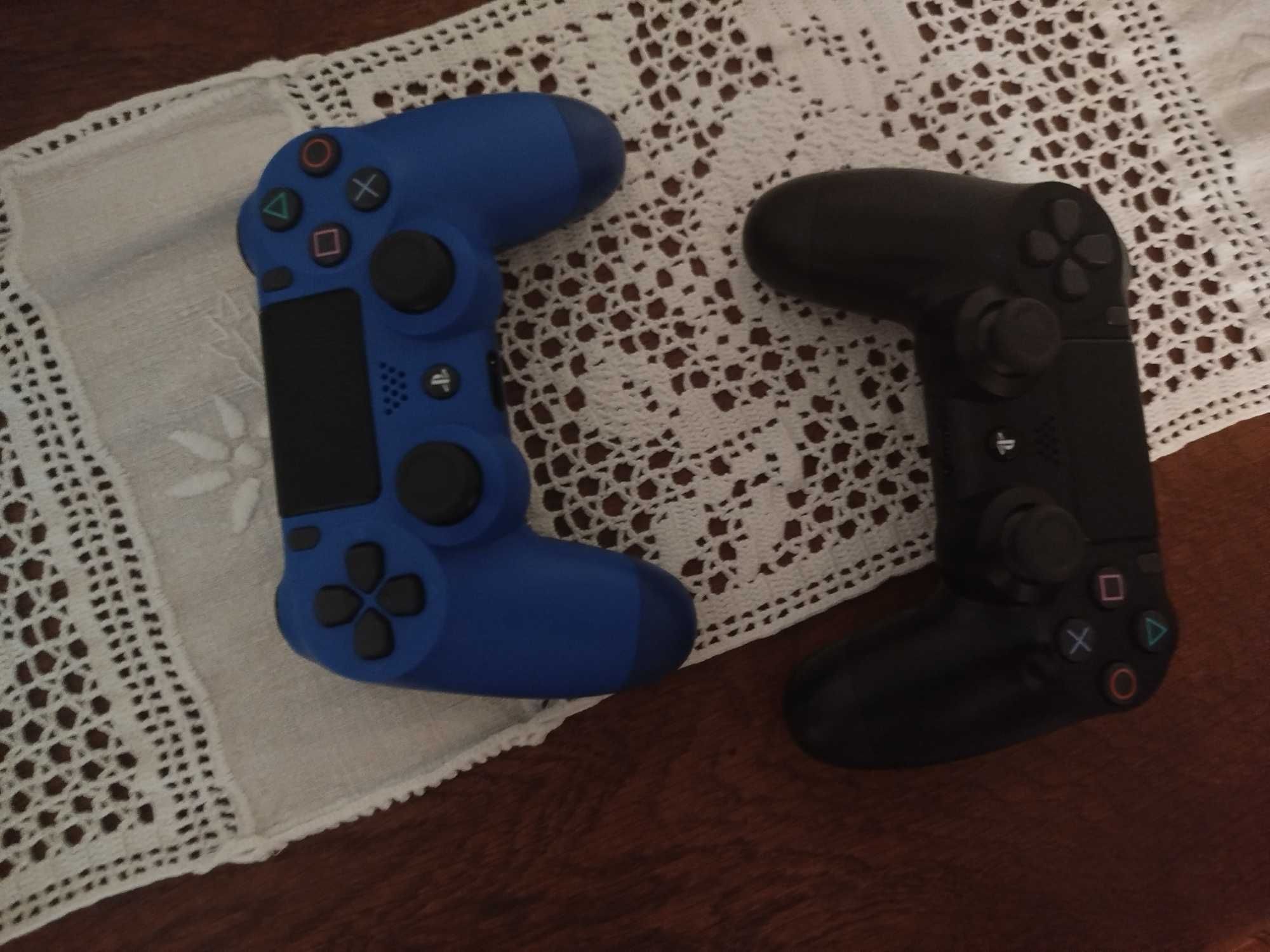 PS4 Pro 1TB + 2 Comandos (1 Azul) + 3 Jogos | Estado Impecável