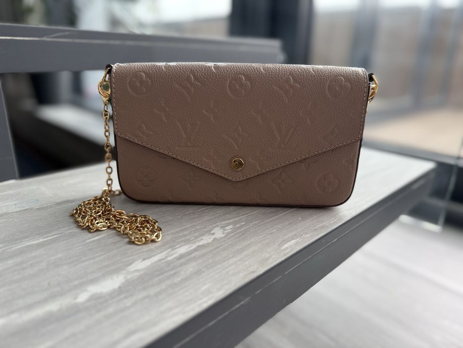 Сумка клатч  Louis Vuitton
