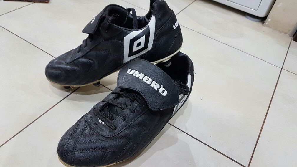 Buty piłkarskie umbro wkręty skórzane