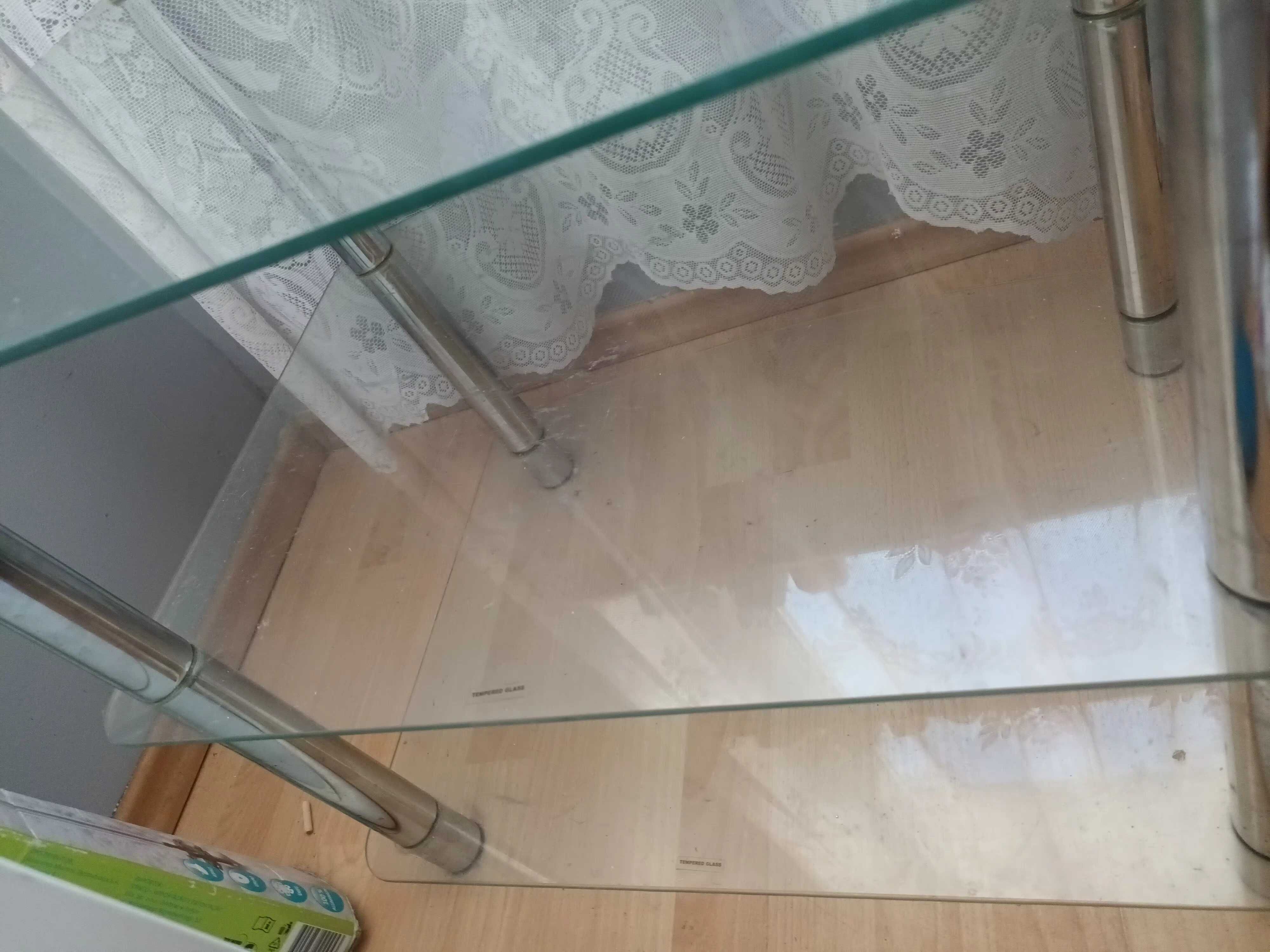 Szklana szafka kawowa