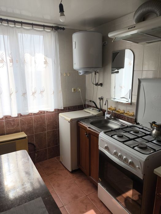 Дом 15 мин от метро Індустріальна, Кам'яна яруга