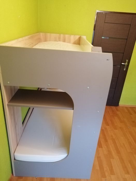 Łóżko piętrowe...