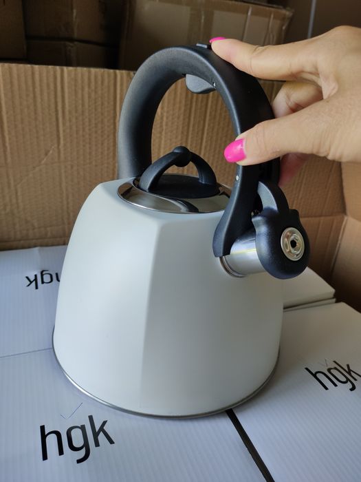 Nowy czajnik z gwizdkiem, 3L, bialy