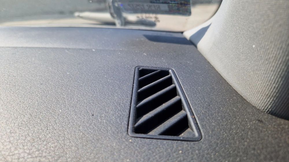 AUDI A4 B6 KRATKA DESKI PRAWA