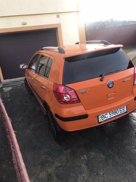машина Geely MK cross