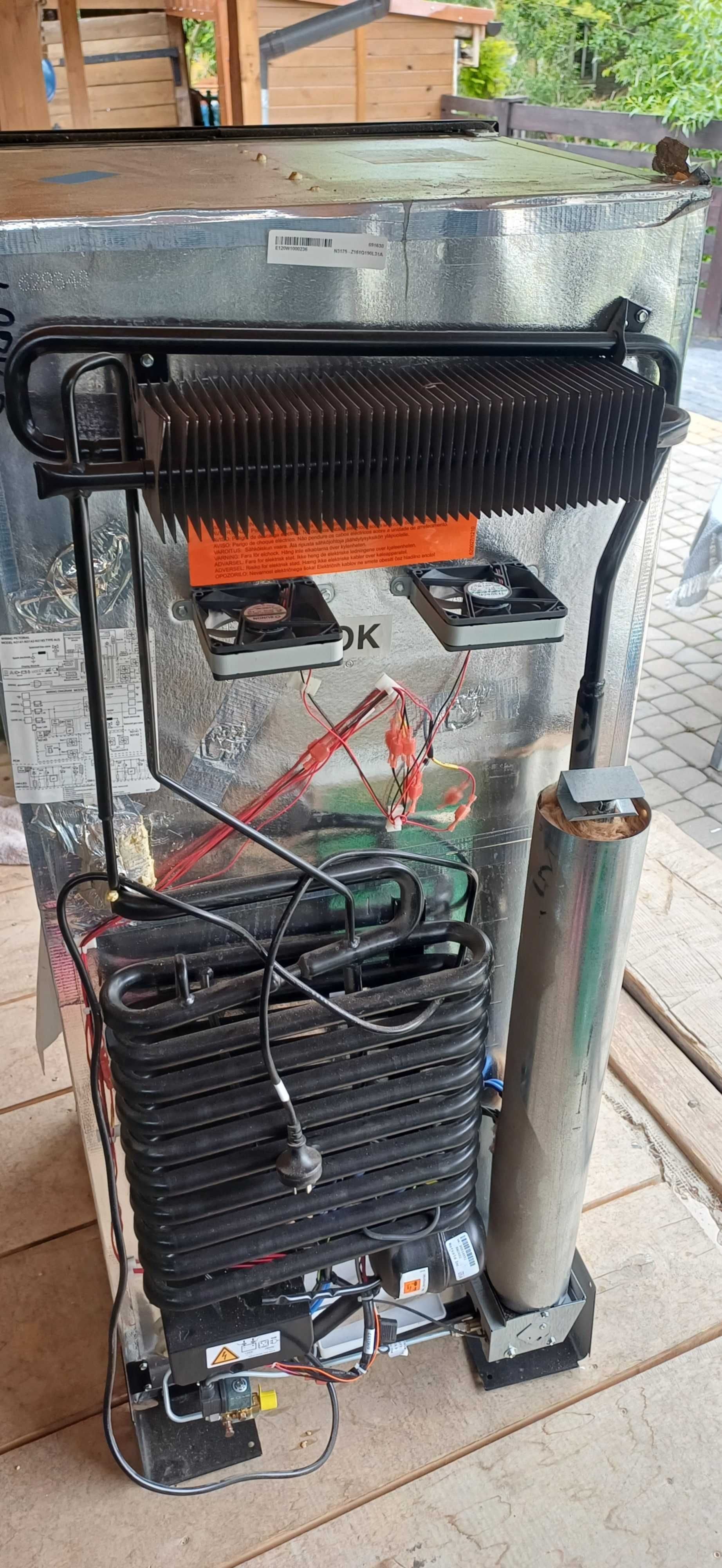 Lodówko Zamrażalka THETFORD N3175 przyczepa kempingowa, kamper